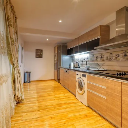 Apartment Massive 3 Bedroom Apartment In Sector 1 *