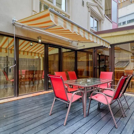 Massive 3 Bedroom Apartment In Sector 1