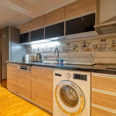 Massive 3 Bedroom Apartment In Sector 1 Apartment *