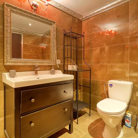 Massive 3 Bedroom Apartment In Sector 1 *