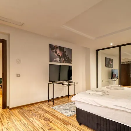 Massive 3 Bedroom Apartment In Sector 1 Apartment *
