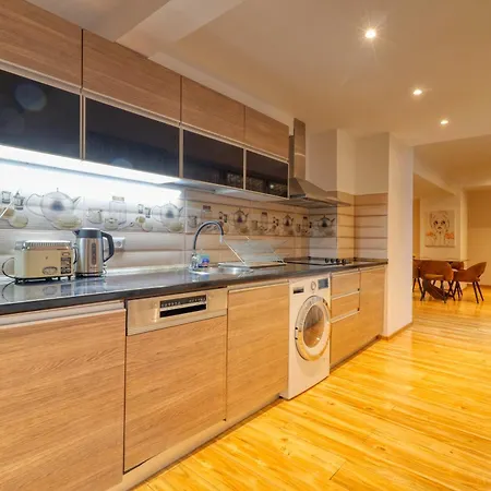 Massive 3 Bedroom Apartment In Sector 1 Apartment