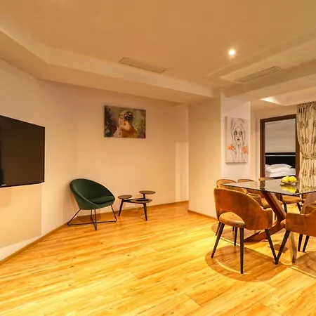 Massive 3 Bedroom Apartment In Sector 1 *