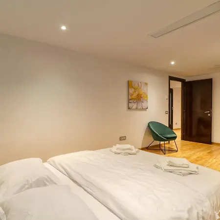 Massive 3 Bedroom Apartment In Sector 1 Apartment *