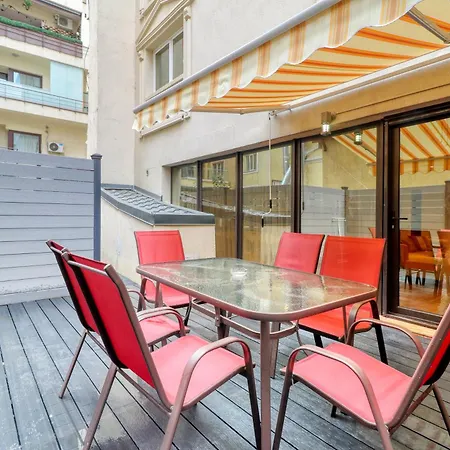 Massive 3 Bedroom Apartment In Sector 1 *