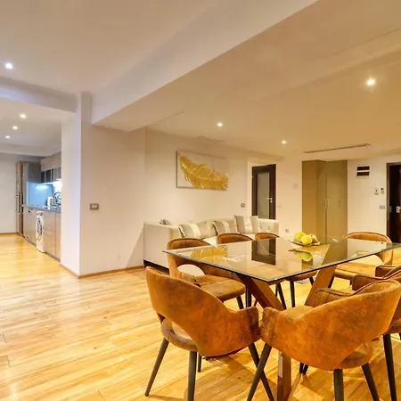 Massive 3 Bedroom Apartment In Sector 1