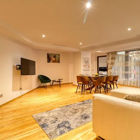 Massive 3 Bedroom Apartment In Sector 1 Apartment