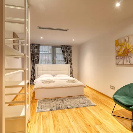 Massive 3 Bedroom Apartment In Sector 1 Apartment *