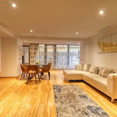 Apartment Massive 3 Bedroom Apartment In Sector 1 *