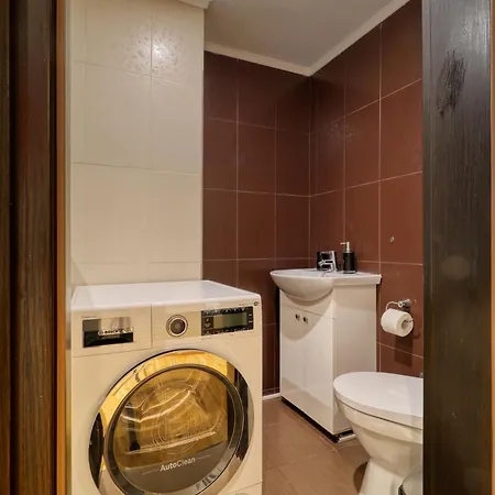 Massive 3 Bedroom Apartment In Sector 1