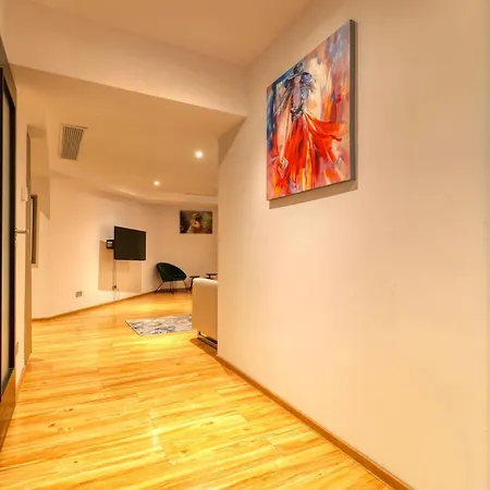 Apartment Massive 3 Bedroom Apartment In Sector 1