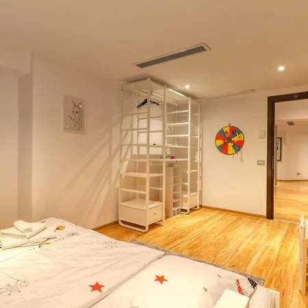 Apartment Massive 3 Bedroom Apartment In Sector 1 *